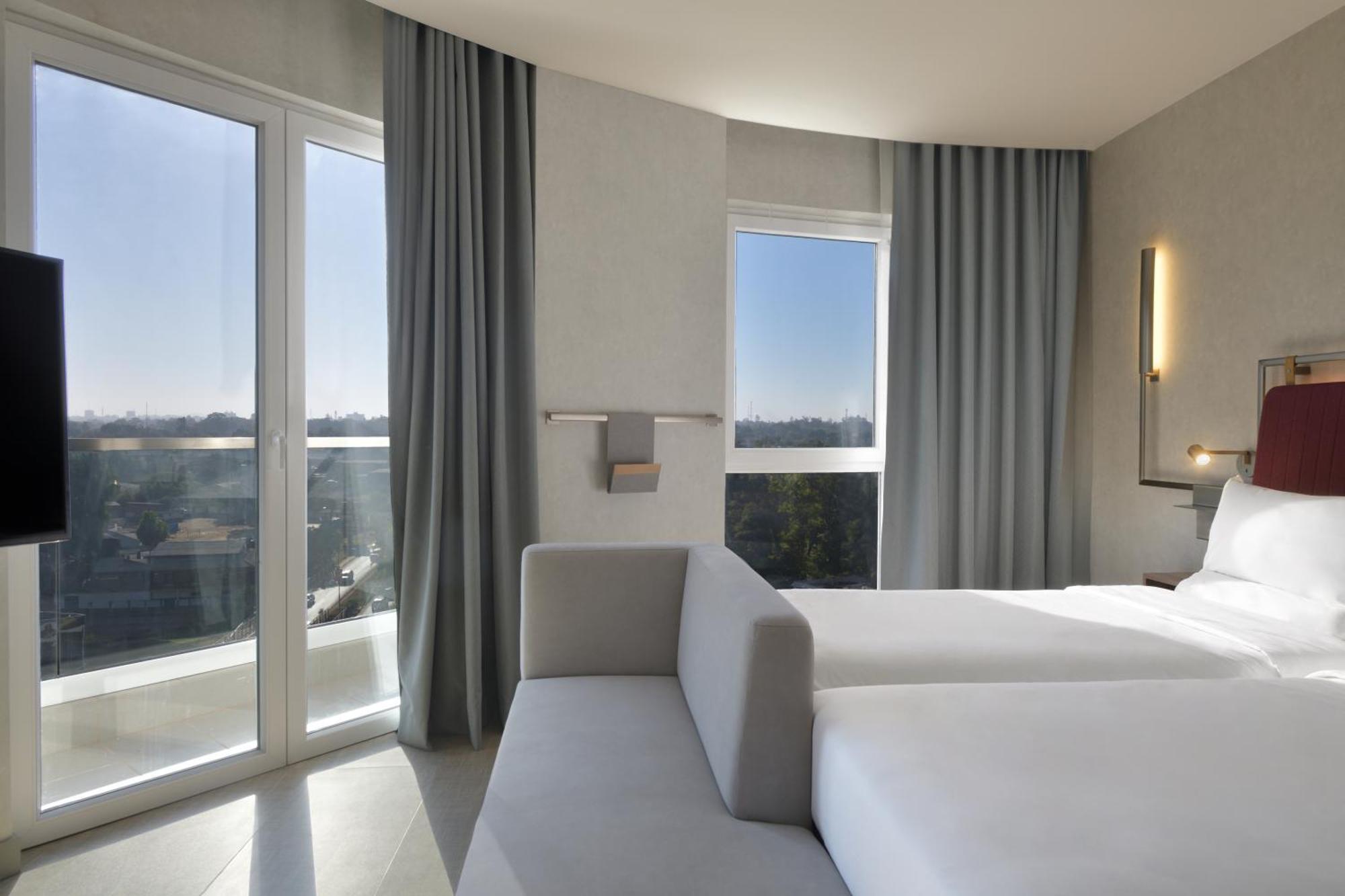 Novotel لوبومباشي المظهر الخارجي الصورة