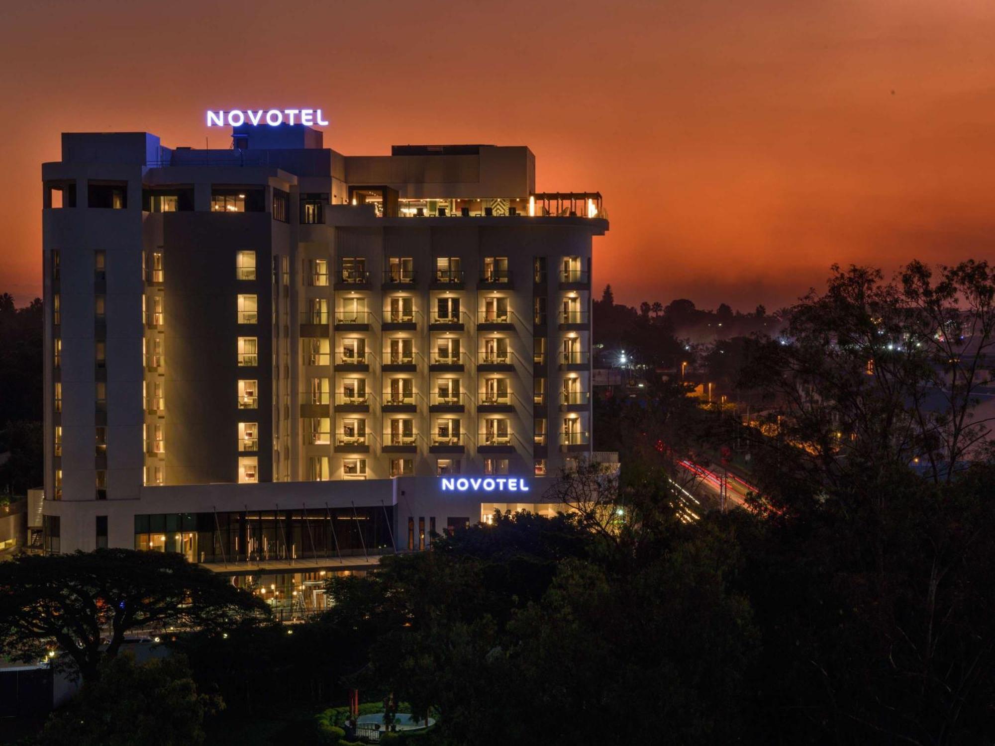 Novotel لوبومباشي المظهر الخارجي الصورة